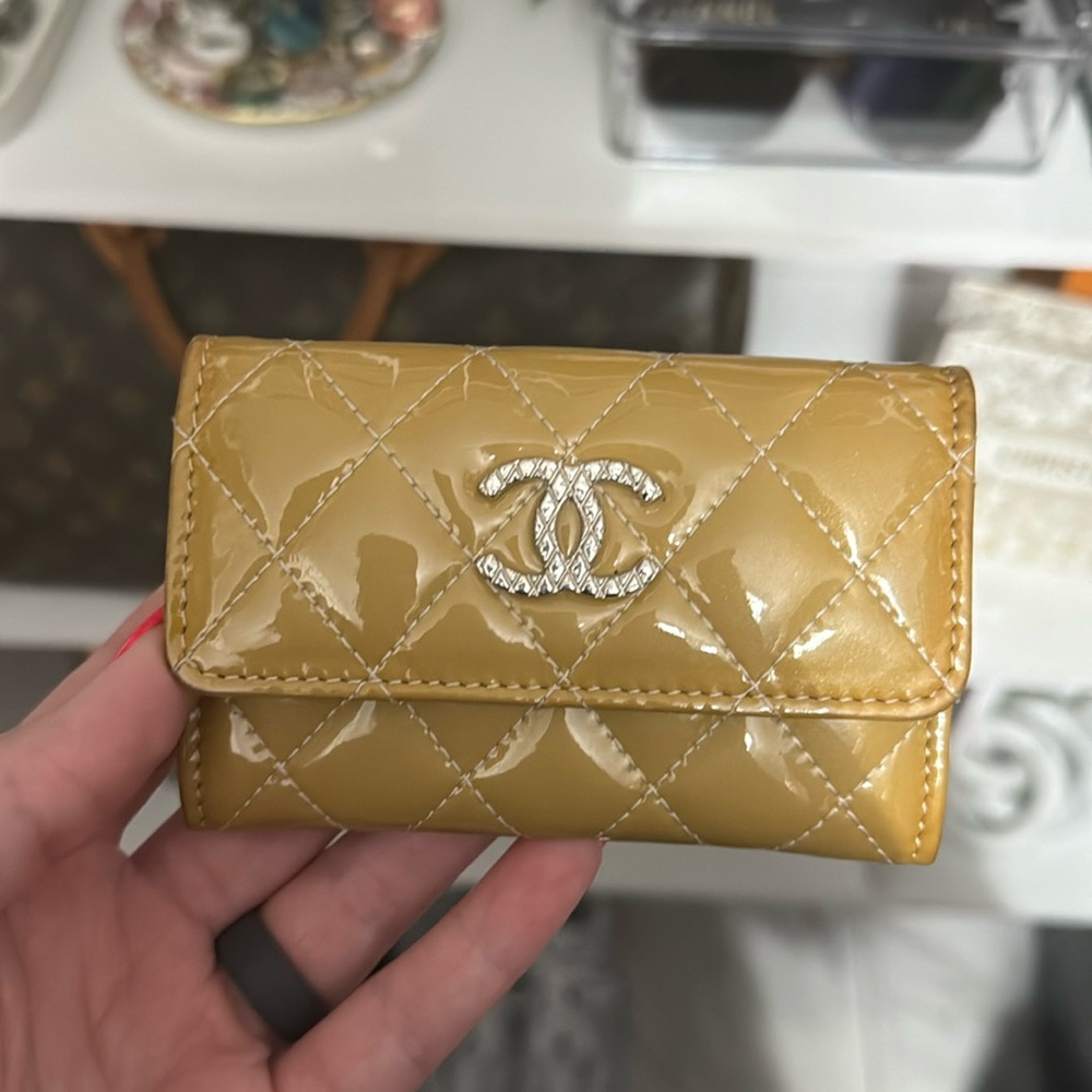 100% Authentic Chanel Card Holder/Wallet 💛